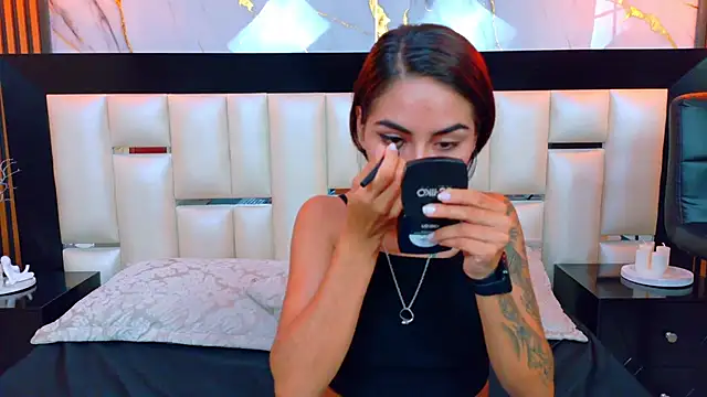 NicoleEsposito online show from 10/14/25, 01:39