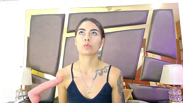 NicoleEsposito online show from 10/22/25, 01:00