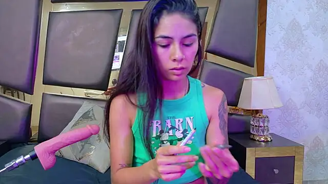 NicoleEsposito online show from 11/20/25, 01:22