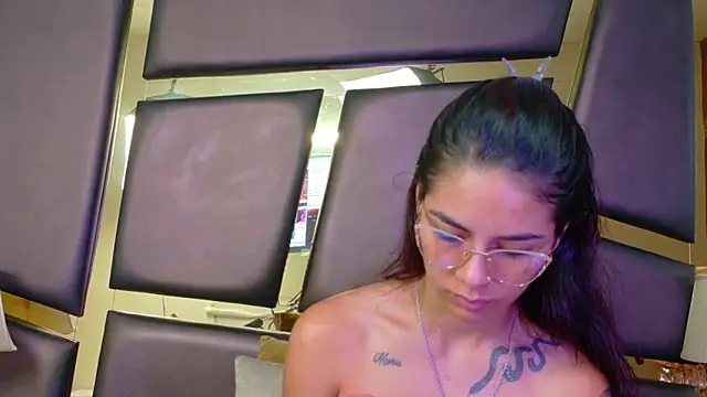 NicoleEsposito online show from 11/27/25, 01:02