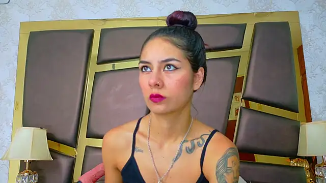 NicoleEsposito online show from 11/28/25, 01:25