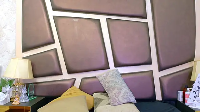 NicoleEsposito online show from 04/25/26, 01:41