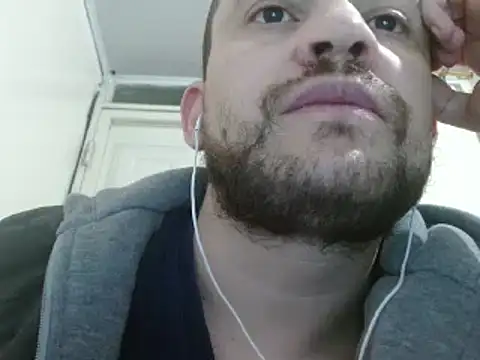 Snapshot of camiloking1720 chatting on 12/12/24, 03:10 camiloking1720 online show from 12/12/24, 03:10