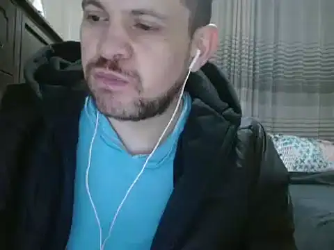 Snapshot of camiloking1720 chatting on 01/23/25, 02:02 camiloking1720 online show from 01/23/25, 02:02