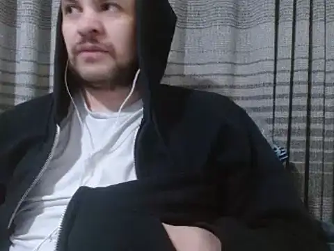 Snapshot of camiloking1720 chatting on 01/27/25, 05:36 camiloking1720 online show from 01/27/25, 05:36