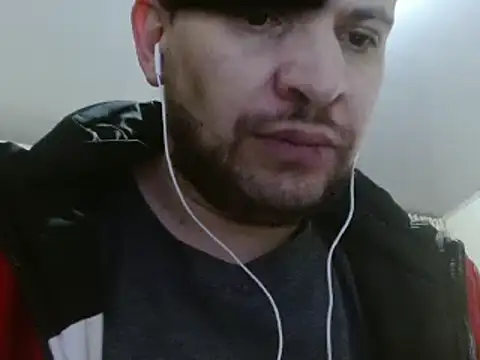 Snapshot of camiloking1720 chatting on 01/28/25, 01:18 camiloking1720 online show from 01/28/25, 01:18