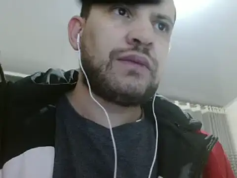 Snapshot of camiloking1720 chatting on 01/28/25, 04:39 camiloking1720 online show from 01/28/25, 04:39