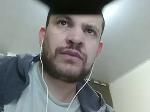 Snapshot of camiloking1720 chatting on 02/06/25, 08:29 camiloking1720 online show from 02/06/25, 08:29