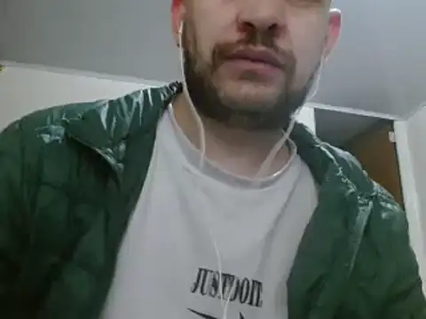 Snapshot of camiloking1720 chatting on 02/08/25, 12:38 camiloking1720 online show from 02/08/25, 12:38