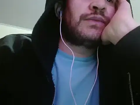 Snapshot of camiloking1720 chatting on 02/09/25, 04:40 camiloking1720 online show from 02/09/25, 04:40