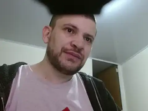 Snapshot of camiloking1720 chatting on 02/15/25, 08:22 camiloking1720 online show from 02/15/25, 08:22