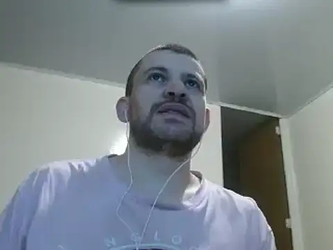 Snapshot of camiloking1720 chatting on 02/22/25, 04:30 camiloking1720 online show from 02/22/25, 04:30