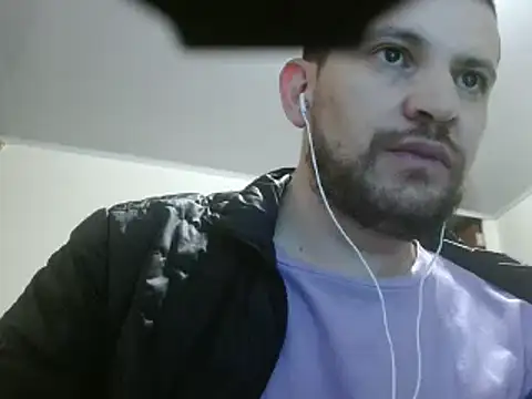 Snapshot of camiloking1720 chatting on 02/23/25, 07:28 camiloking1720 online show from 02/23/25, 07:28