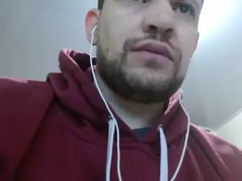 Snapshot of camiloking1720 chatting on 02/26/25, 02:36 camiloking1720 online show from 02/26/25, 02:36