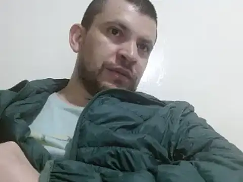 Snapshot of camiloking1720 chatting on 02/27/25, 02:21 camiloking1720 online show from 02/27/25, 02:21