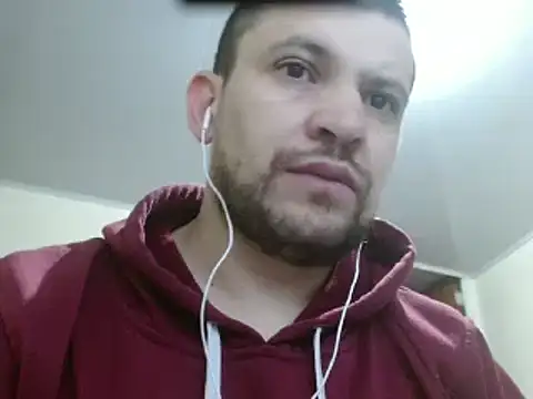 Snapshot of camiloking1720 chatting on 02/27/25, 10:15 camiloking1720 online show from 02/27/25, 10:15