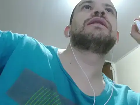 Snapshot of camiloking1720 chatting on 02/28/25, 11:34 camiloking1720 online show from 02/28/25, 11:34