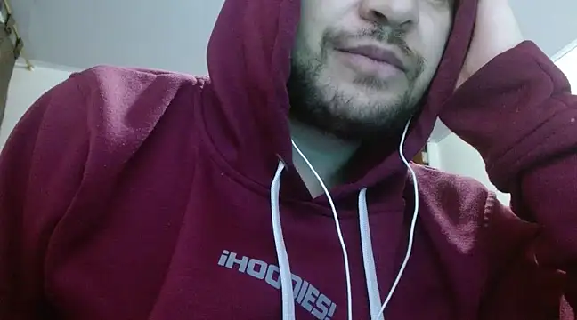 Snapshot of camiloking1720 chatting on 03/14/25, 05:16 camiloking1720 online show from 03/14/25, 05:16