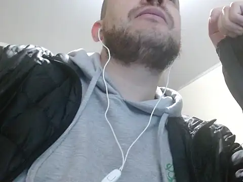 Snapshot of camiloking1720 chatting on 09/17/25, 06:26 camiloking1720 online show from 09/17/25, 06:26