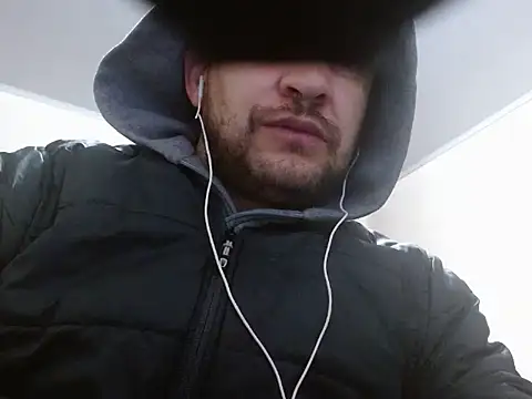 Snapshot of camiloking1720 chatting on 09/27/25, 07:41 camiloking1720 online show from 09/27/25, 07:41