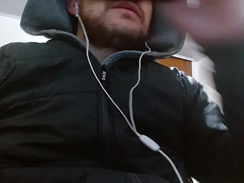 Snapshot of camiloking1720 chatting on 09/28/25, 07:47 camiloking1720 online show from 09/28/25, 07:47