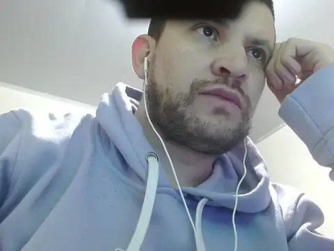 Snapshot of camiloking1720 chatting on 12/14/25, 10:36 camiloking1720 online show from 12/14/25, 10:36