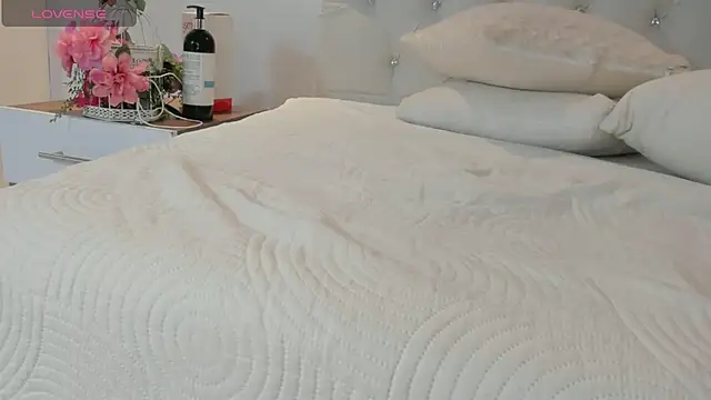 brithany rousee online show from 10/25/25, 02:13