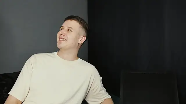 Snapshot of Pinku_kitsune chatting on 03/21/25, 09:01 Pinku kitsune online show from 03/21/25, 09:01