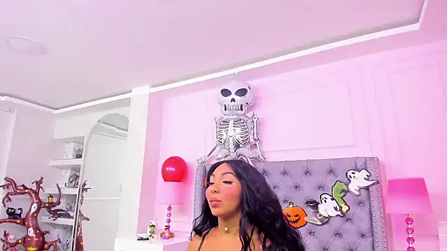 HaileeRoberts online show from 10/25/25, 12:45