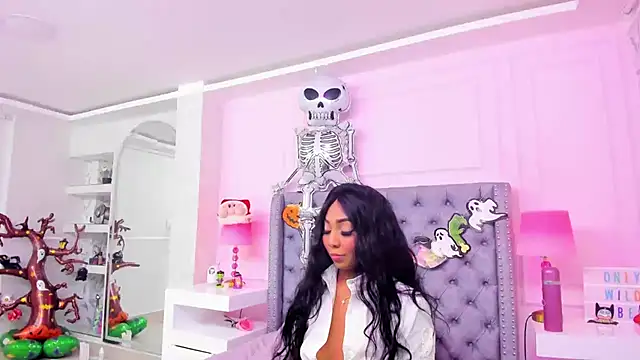 HaileeRoberts online show from 10/28/25, 12:30