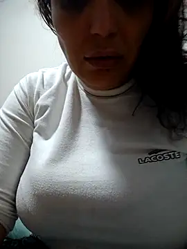 Snapshot of nazii010 chatting on 10/18/25, 02:47 nazii010 online show from 10/18/25, 02:47