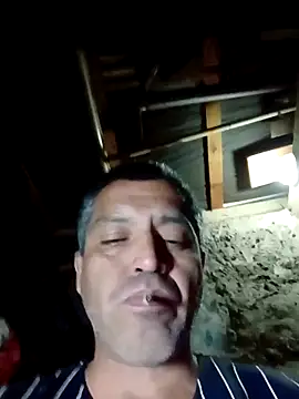 Snapshot of rodrig6987_1 chatting on 10/15/25, 02:11 rodrig6987 1 online show from 10/15/25, 02:11