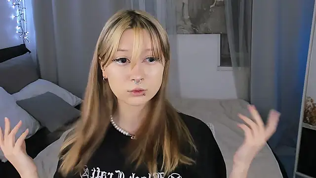SaintGirl online show from 02/05/25, 01:44