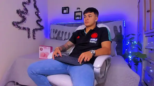Cristopher strong online show from 12/20/24, 12:49