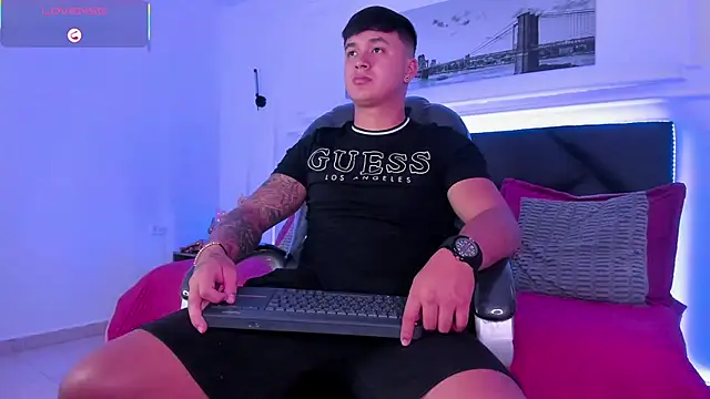 Cristopher strong online show from 04/26/26, 01:53