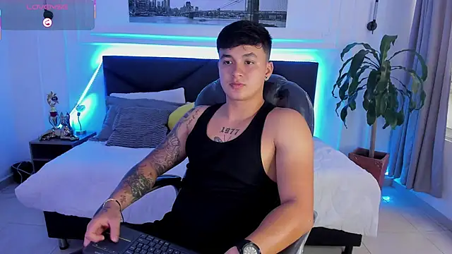 Cristopher strong online show from 04/30/26, 02:23
