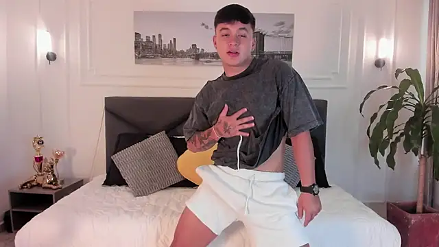 Cristopher strong online show from 05/01/26, 01:26