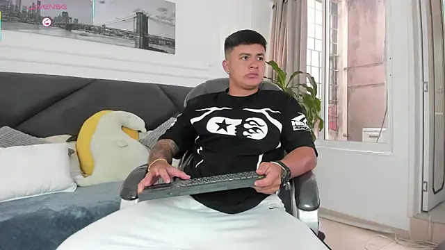 Cristopher strong online show from 05/11/26, 02:01