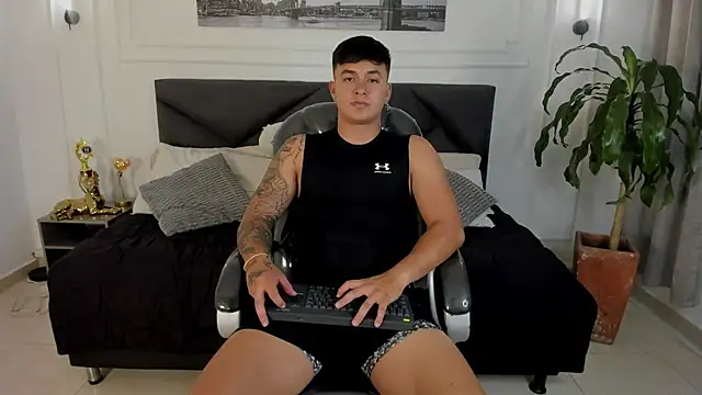 Cristopher strong online show from 05/13/26, 11:18