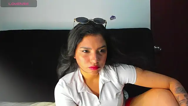Snapshot of lolaa_staars chatting on 05/13/26, 09:00 lolaa staars online show from 05/13/26, 09:00