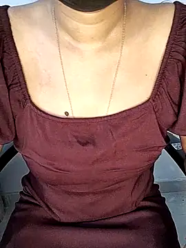 Snapshot of Ms_Neera chatting on 02/18/25, 02:06 Ms Neera online show from 02/18/25, 02:06