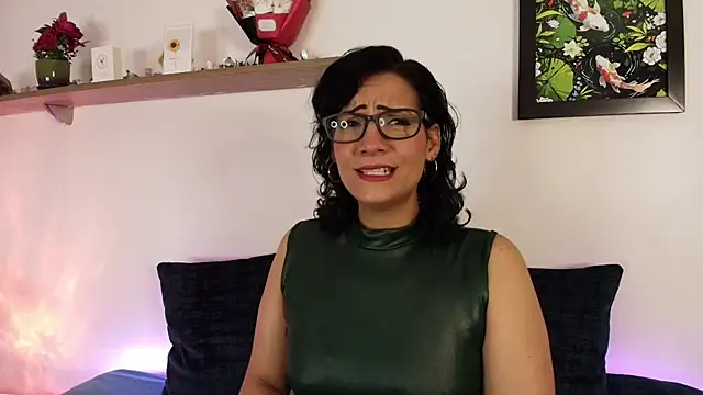 Snapshot of Elliee_ chatting on 04/18/26, 01:59 Elliee online show from 04/18/26, 01:59