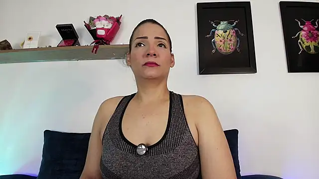 Snapshot of Elliee_ chatting on 06/12/26, 12:04 Elliee online show from 06/12/26, 12:04