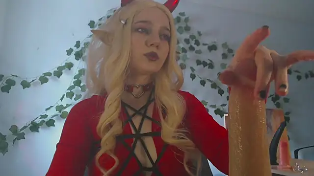 Snapshot of mariel_a_gold chatting on 03/21/26, 05:45 mariel a gold online show from 03/21/26, 05:45