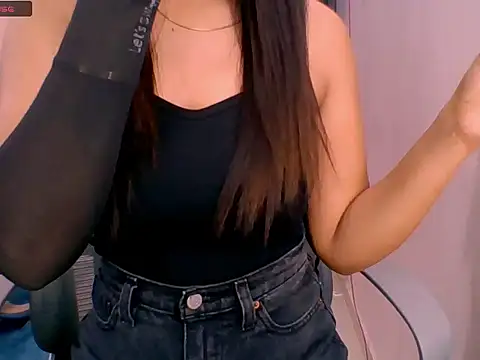 Snapshot of Nicole-wallace chatting on 09/28/25, 06:46 Nicole-wallace online show from 09/28/25, 06:46