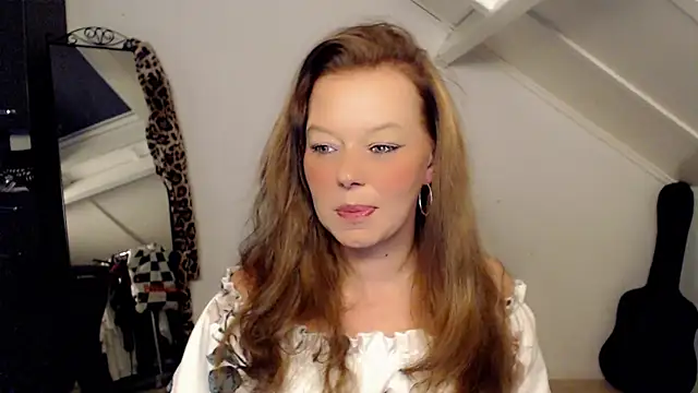 Snapshot of roxanna24 chatting on 03/14/26, 09:09 roxanna24 online show from 03/14/26, 09:09