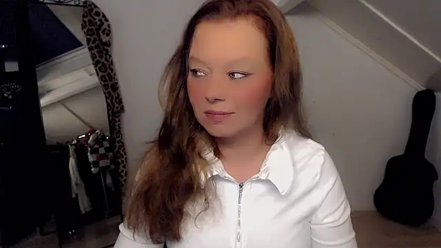 Snapshot of roxanna24 chatting on 03/17/26, 10:02 roxanna24 online show from 03/17/26, 10:02