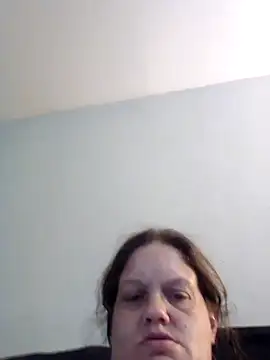 Snapshot of Earlybirdgetsworm chatting on 10/16/25, 10:38 Earlybirdgetsworm online show from 10/16/25, 10:38