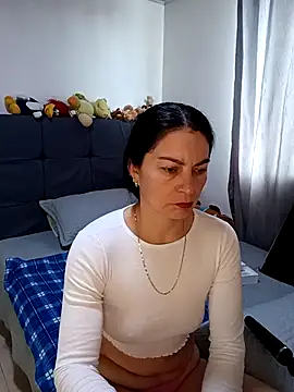 Snapshot of renata_hot1 chatting on 04/04/26, 04:48 renata hot1 online show from 04/04/26, 04:48