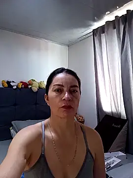 Snapshot of renata_hot1 chatting on 04/07/26, 07:25 renata hot1 online show from 04/07/26, 07:25